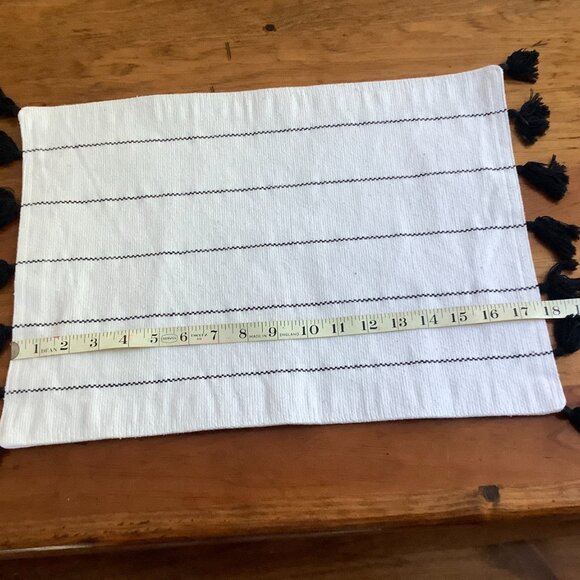 Set of 6 White / Black Placemats Rectangular. - Picture 3 of 9